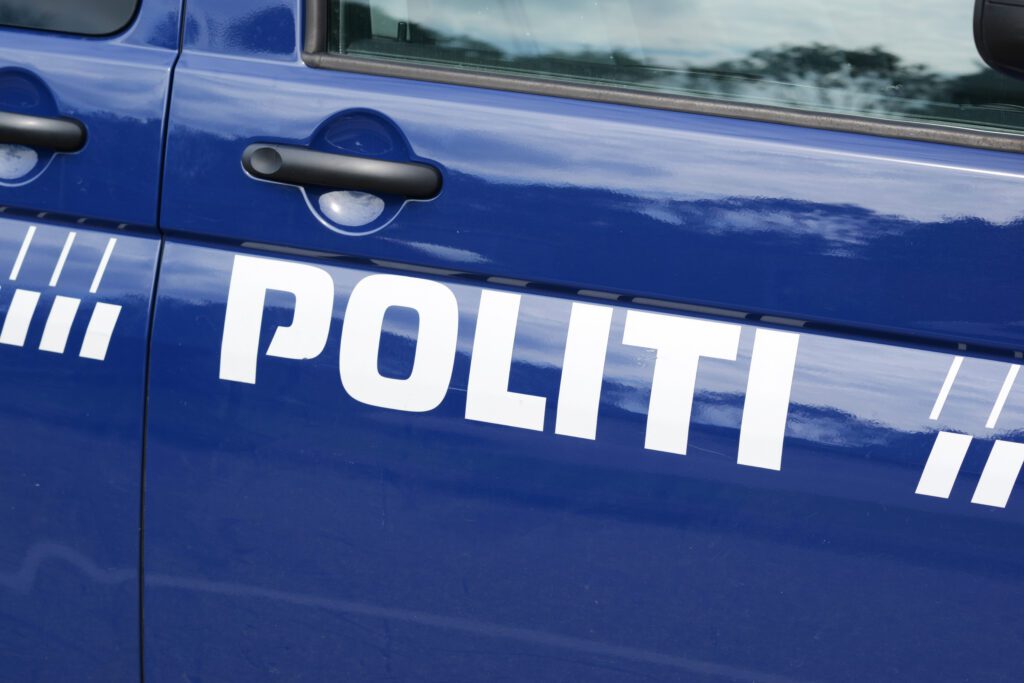 DRAMA Bil Ramt Af Skud Politiet Massivt Til Stede Nyhed24 Dk