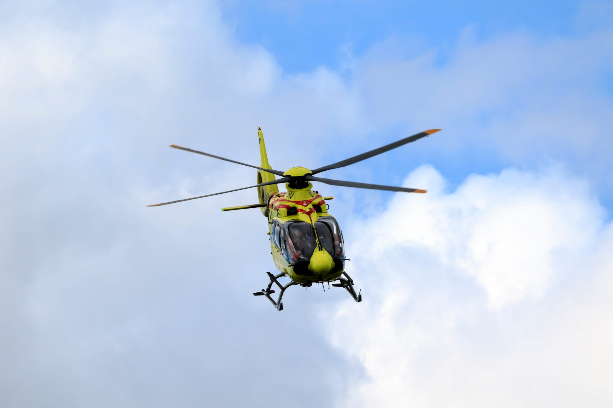 Motorvejsulykke: Person fløjet til hospitalet