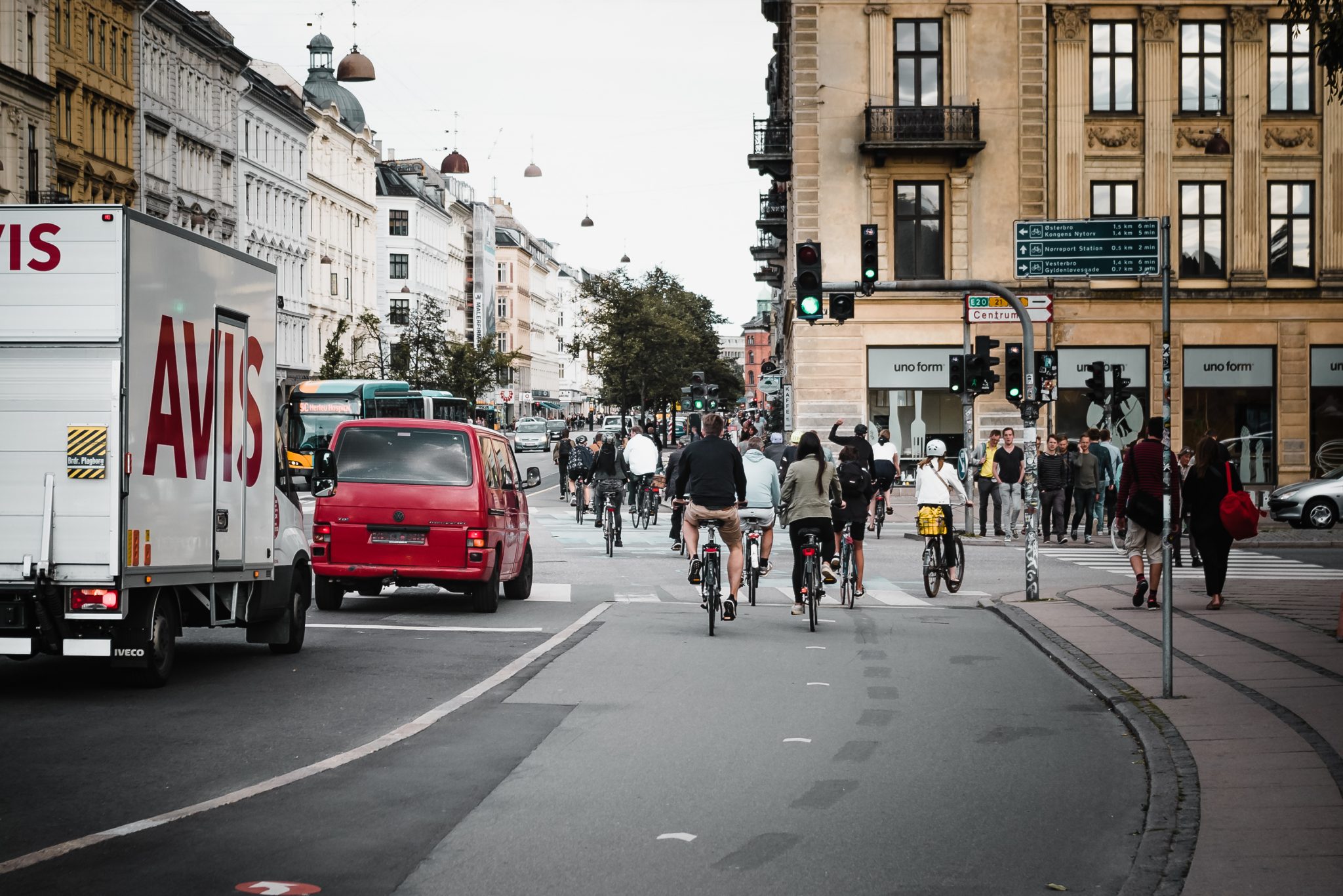 Politiet med opråb: Brug to sekunder mere på at orientere dig i trafikken