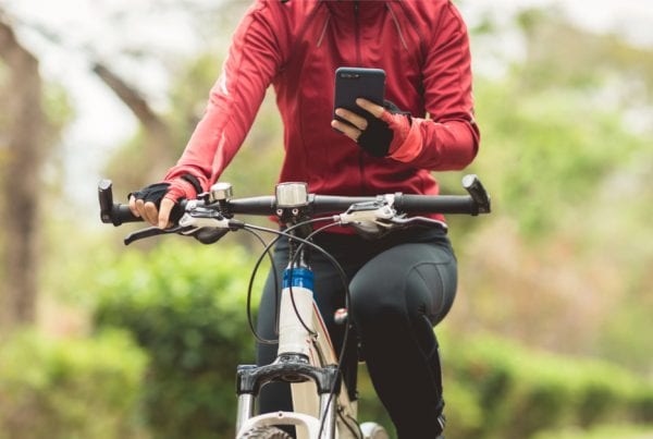 Håndholdt mobil når du cykler - så meget koster det i bøde
