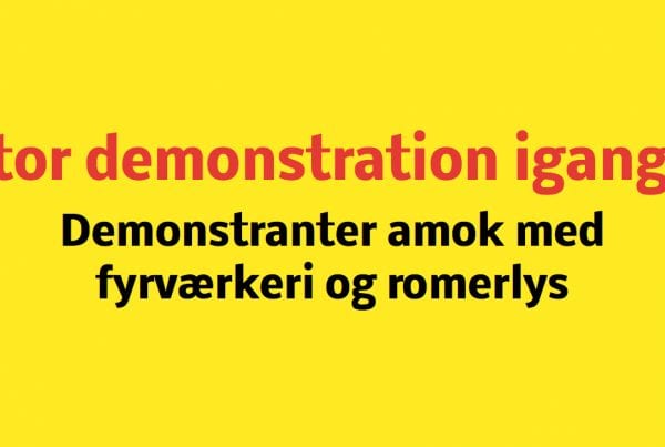 LIGE NU: Stor demonstration på rådhuspladsen - fyrværkeri og romerlys alle vegne