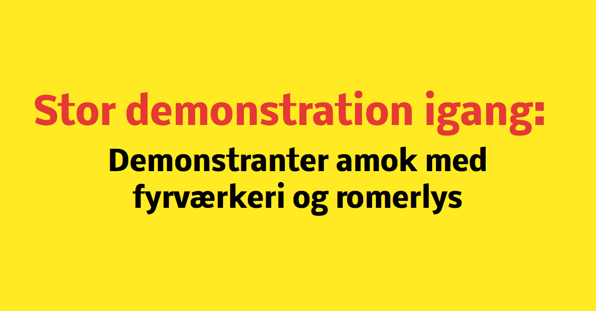 LIGE NU: Stor demonstration på rådhuspladsen - fyrværkeri og romerlys alle vegne