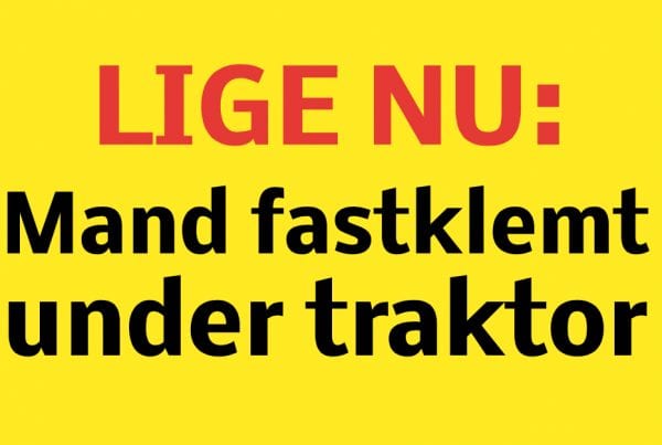 LIGE NU: Mand klemt fast under traktor