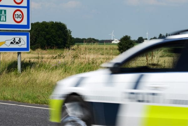 Vanvidsbilist standset af politiet: Kørte 190 km/t