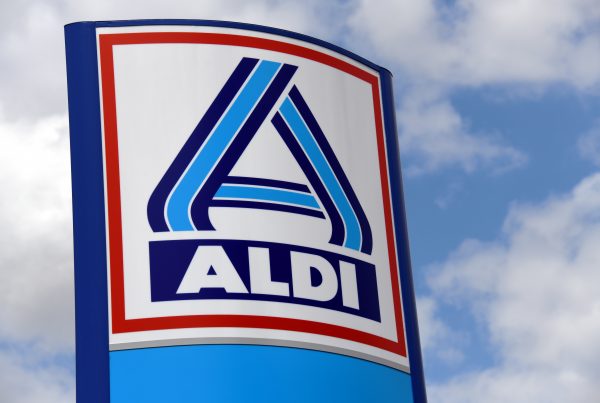 Kvinde gik amok i Aldi: Bed medarbejder i armen