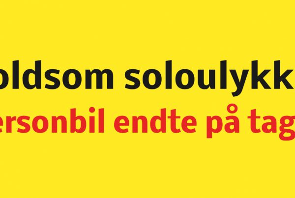 Voldsom soloulykke: Personbil endte på taget