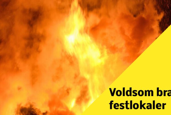 Voldsom brand i festlokaler