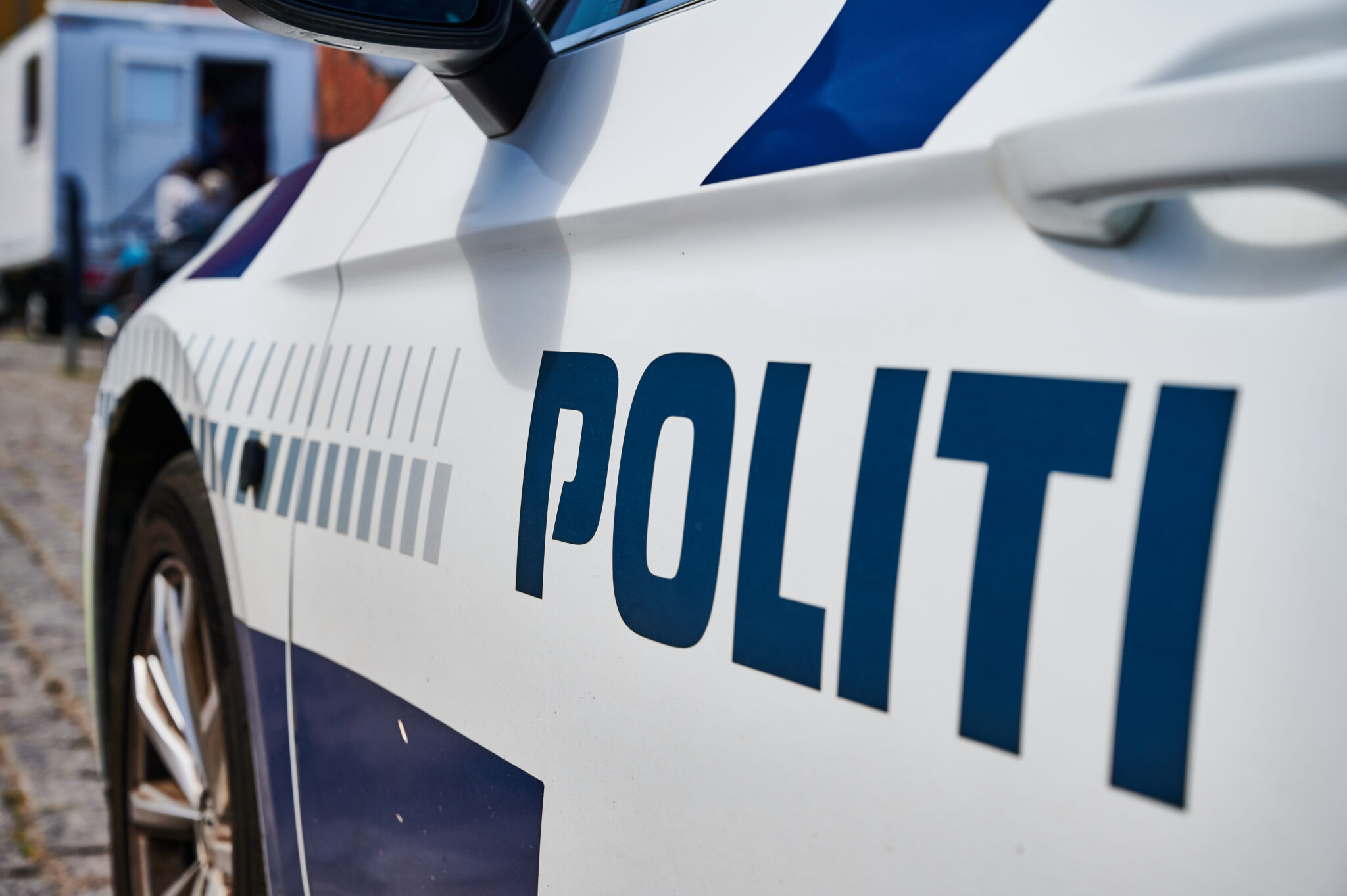 Politiet massivt til stede: Person stukket med kniv