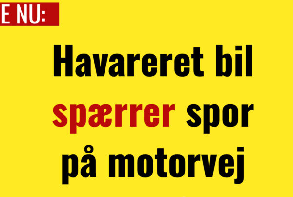 Havareret bil spærrer spor på motorvej