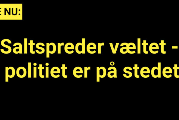 LIGE NU: Saltspreder væltet - Politiet er på ulykkesstedet