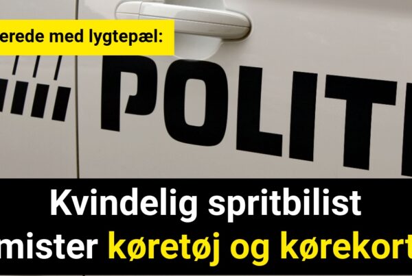 Kvindelig spritbilist mister køretøj og kørekort: Kolliderede med lygtepæl