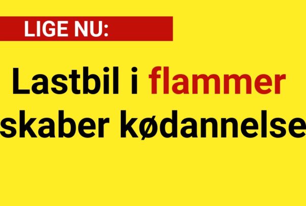 LIGE NU: Lastbil i flammer skaber kødannelse