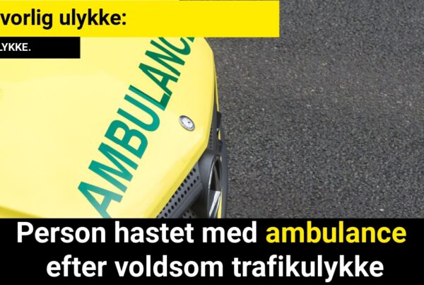 Person hastet med ambulance efter voldsom trafikulykke
