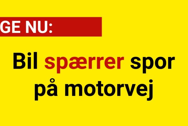 LIGE NU: Bil spærrer spor på motorvej