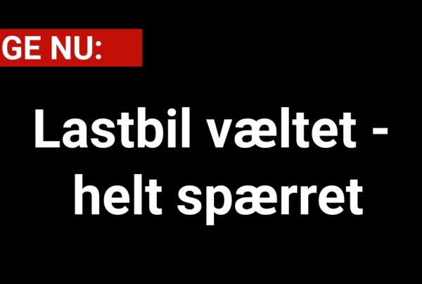 LIGE NU: Lastbil væltet - helt spærret