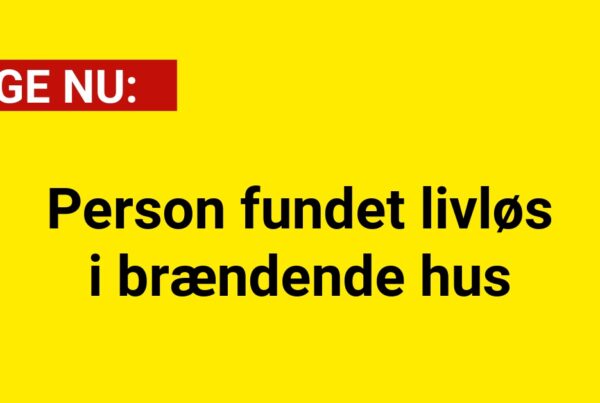 LIGE NU: Person fundet livløs i brændende hus