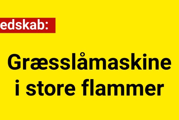 Græsslåmaskine i store flammer