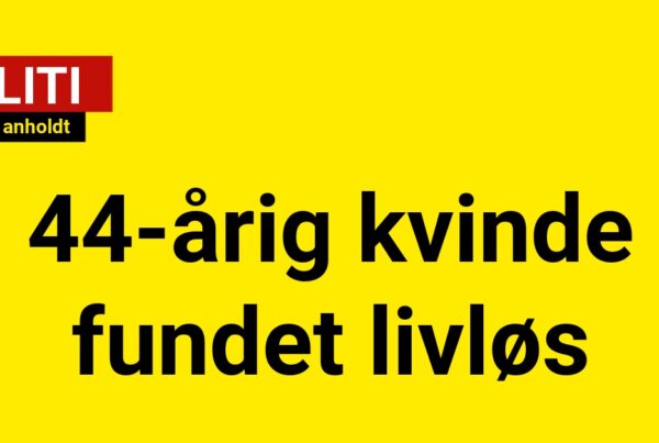 44-årig kvinde fundet livløs på adresse: Nu er tre mænd anholdt