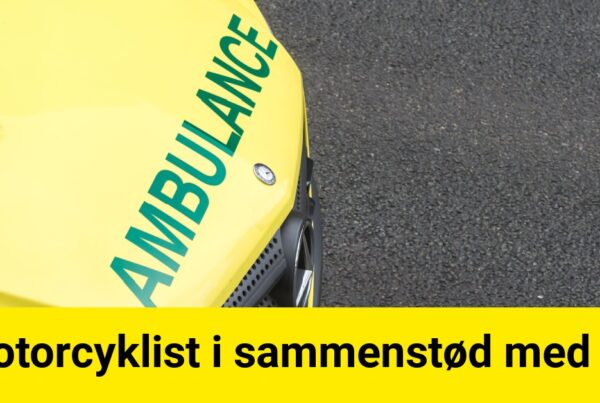 Motorcyklist i sammenstød med bil