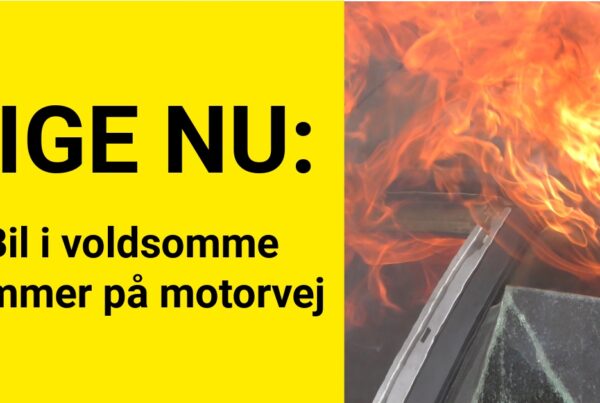 LIGE NU: Bil i voldsomme flammer på motorvej