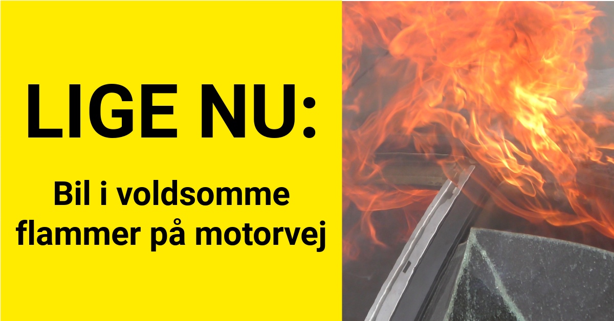 LIGE NU: Bil i voldsomme flammer på motorvej