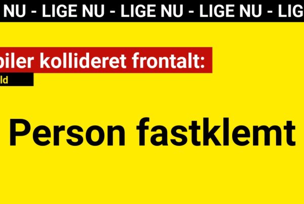 To biler kollideret frontalt: Person fastklemt