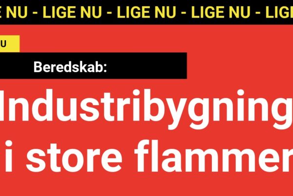 LIGE NU: Industribygning I store flammer