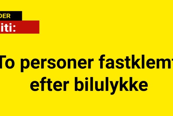 To personer fastklemt efter bilulykke