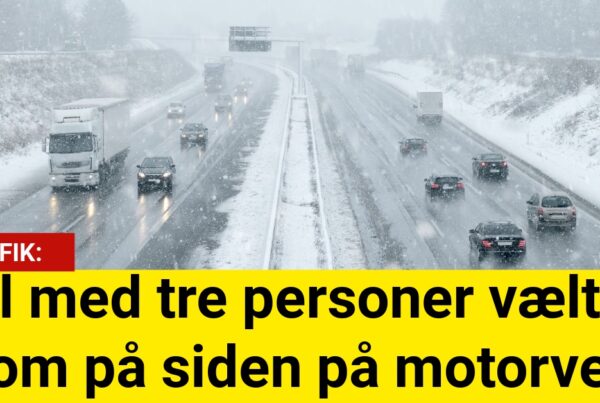 Bil med tre personer væltet om på siden på motorvej