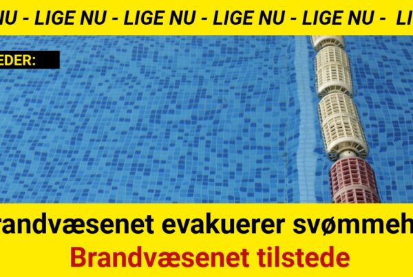 Brandvæsenet evakuerer svømmehal: Brandvæsenet tilstede