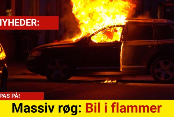 Massiv røg: Bil i flammer