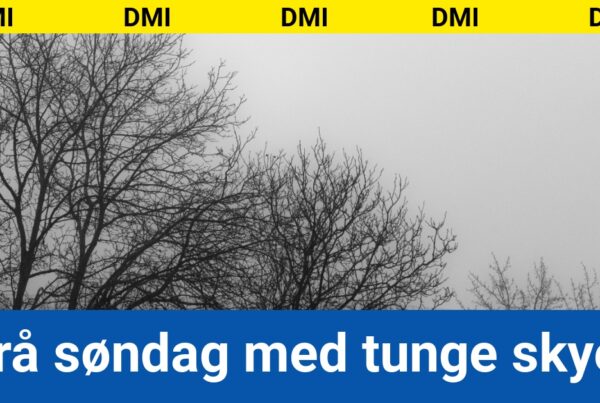 Grå søndag med tunge skyer