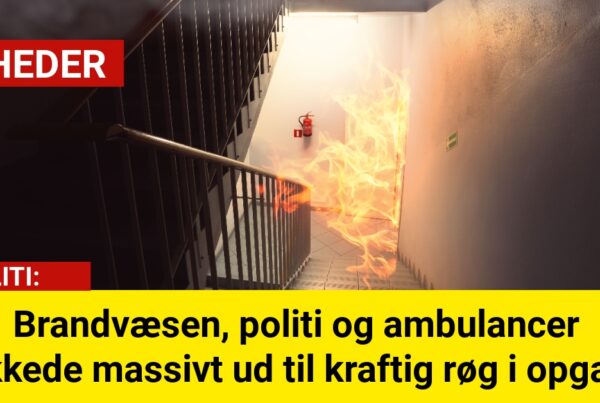 Brandvæsen, politi og ambulancer rykkede massivt ud til kraftig røg i opgang