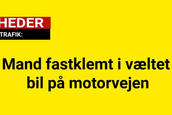 Mand fastklemt i væltet bil på motorvejen