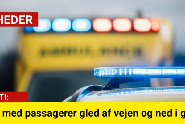 Bus med passagerer gled af vejen og ned i grøft