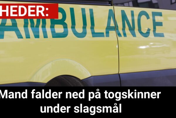 Mand falder ned på togskinner under slagsmål