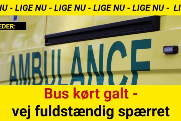 Bus kørt galt - vej fuldstændig spærret