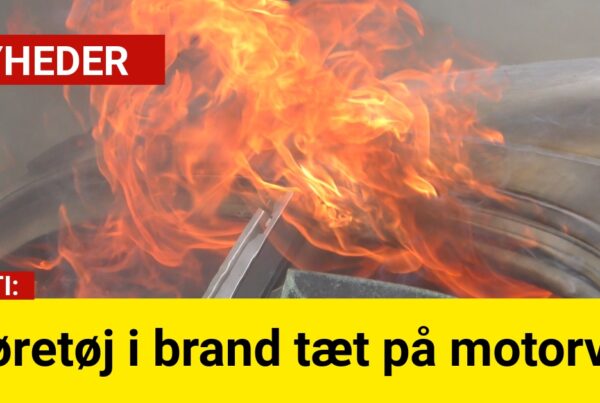 Køretøj i brand tæt på motorvej