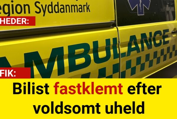 Bilist fastklemt efter voldsomt uheld