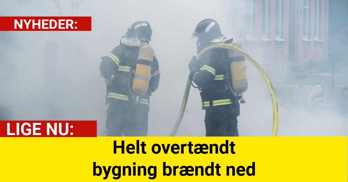 Helt overtændt bygning brændt ned