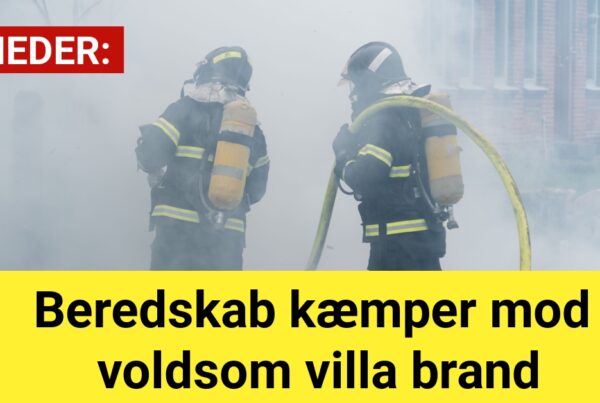 Beredskab kæmper mod voldsom villa brand