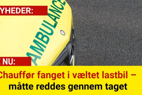 Chauffør fanget i væltet lastbil – måtte reddes gennem taget