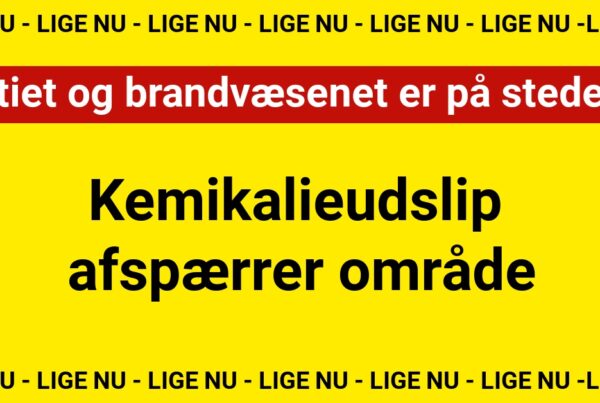 Politiet og brandvæsenet er på stedet