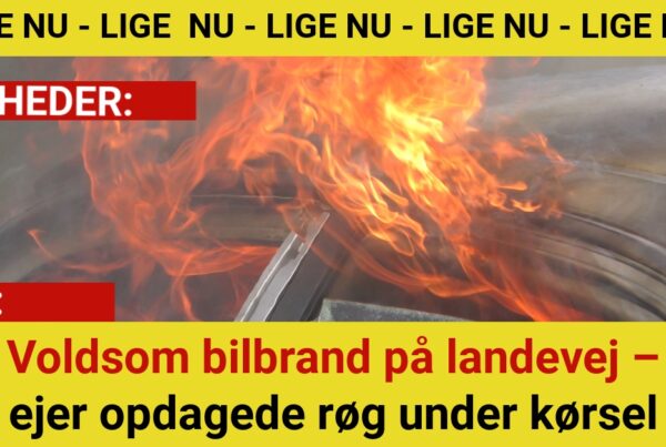 Voldsom bilbrand på landevej – ejer opdagede røg under kørsel