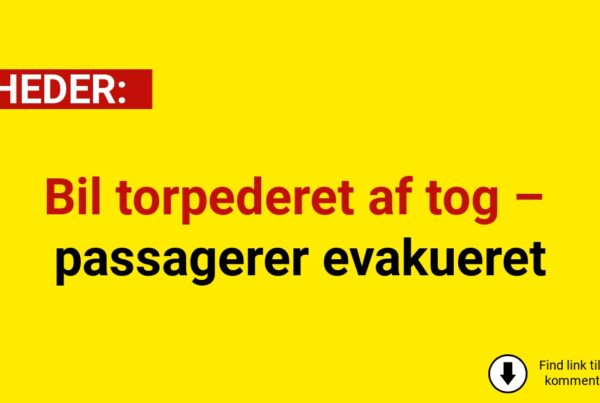 Bil torpederet af tog – passagerer evakueret