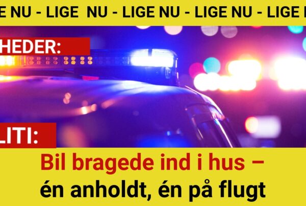 Bil bragede ind i hus – én anholdt, én på flugt