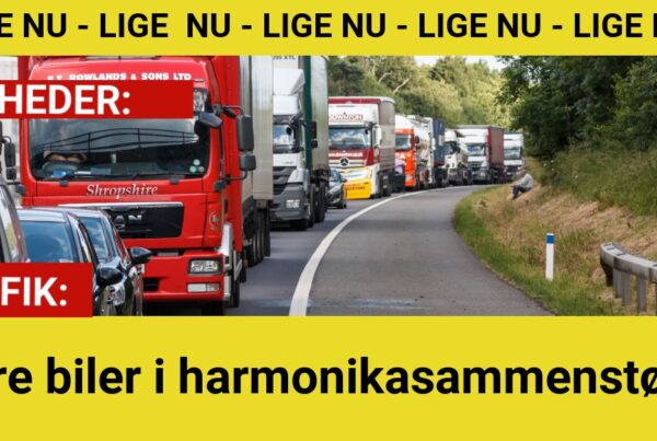 Tre biler i harmonikasammenstød