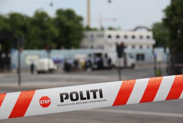 Person ramt af knivstik