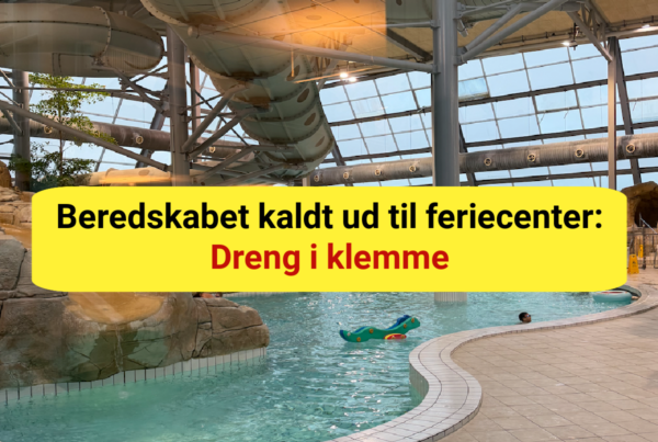 Drama i feriecenter: Dreng sad fast i boblebad