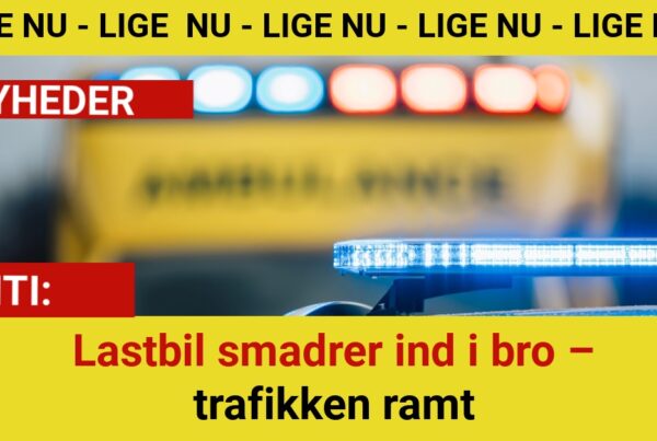 Lastbil smadrer ind i bro – trafikken ramt